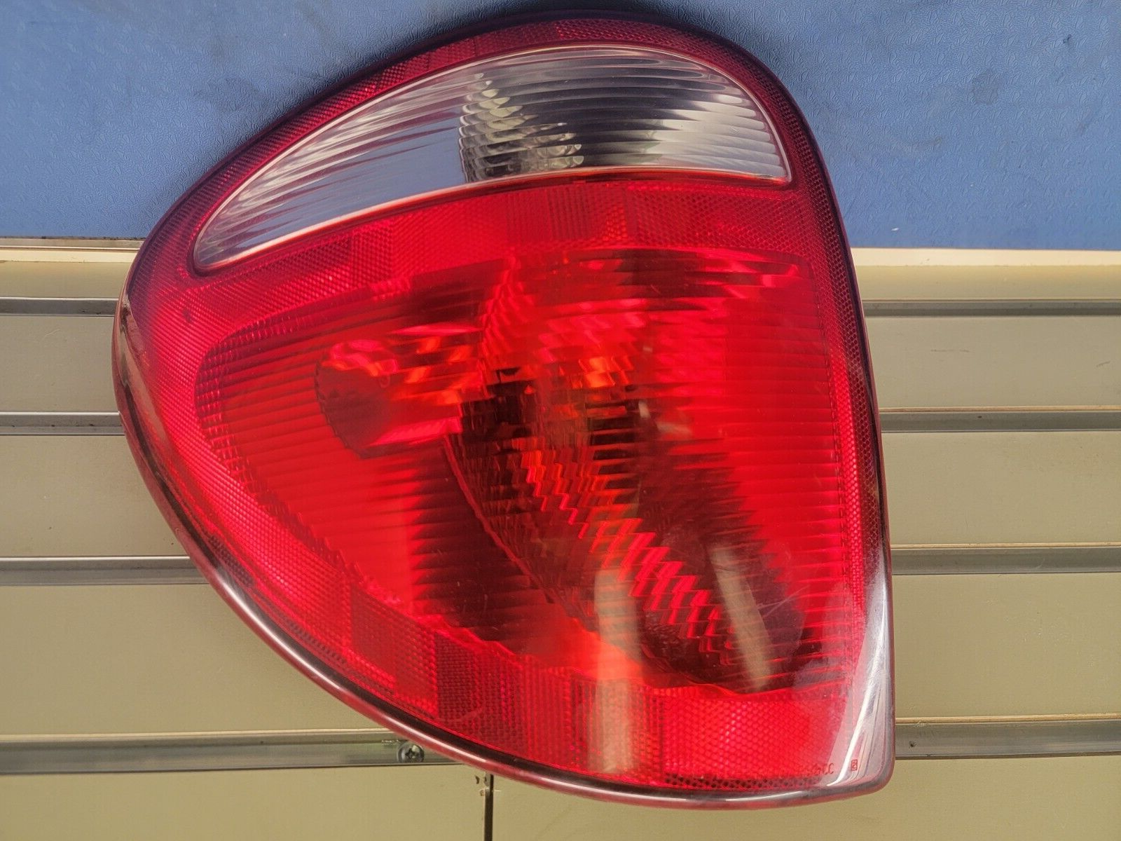 🔥04-07 Chrysler Town Country Dodge Grand Caravan left driver Taillight Assembly