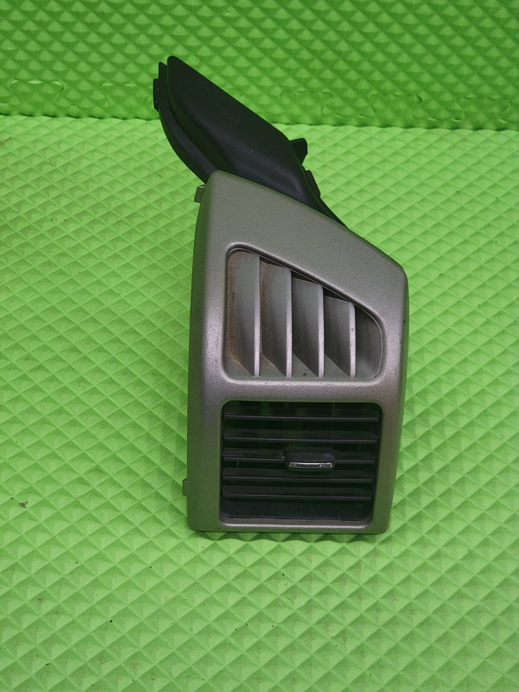 🔥2004-2012 Chevy Colorado GMC Canyon Dash Outer Air Vent RIGHT HAND  gray