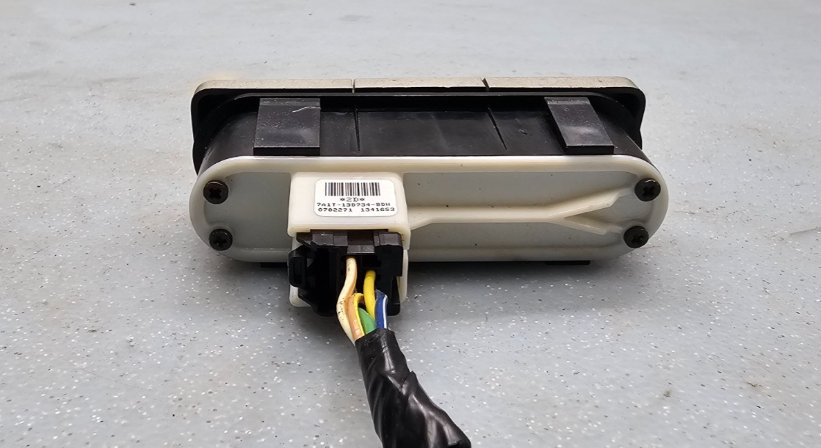 🔥07-10 Lincoln Navigator 5.4L Traction Hazard Trunk Switch Control Silver