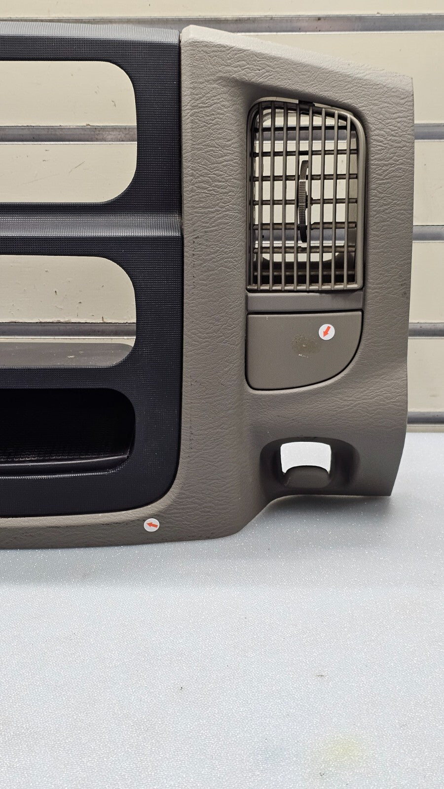 🔥02-05 Dodge RAM Dash RADIO Audio Stereo Bezel Climate Trim Panel Tan/Black B10
