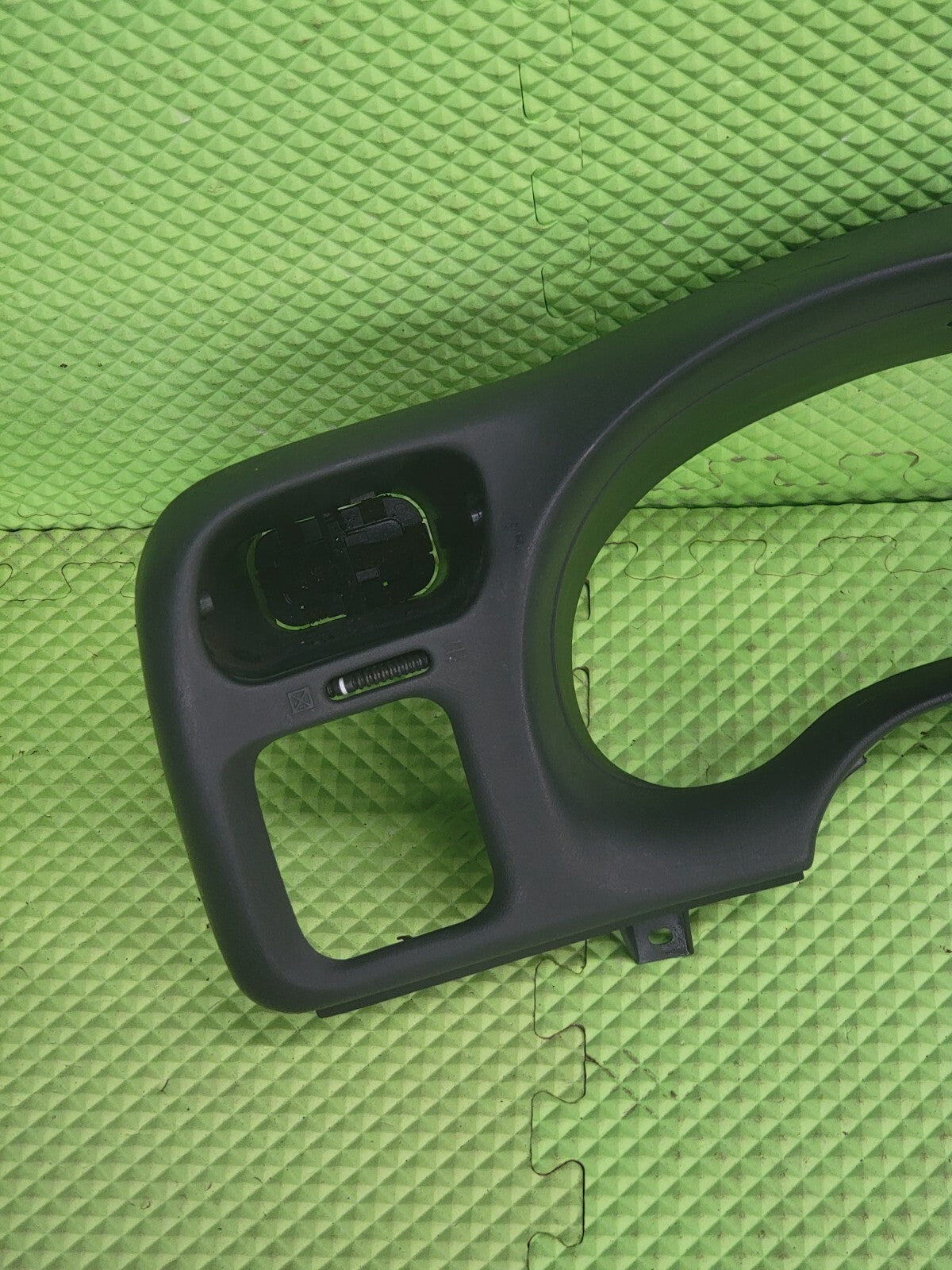 98-04 BLAZER S10 JIMMY SONOMA Cluster Dash Radio Bezel GRAPHITE C8