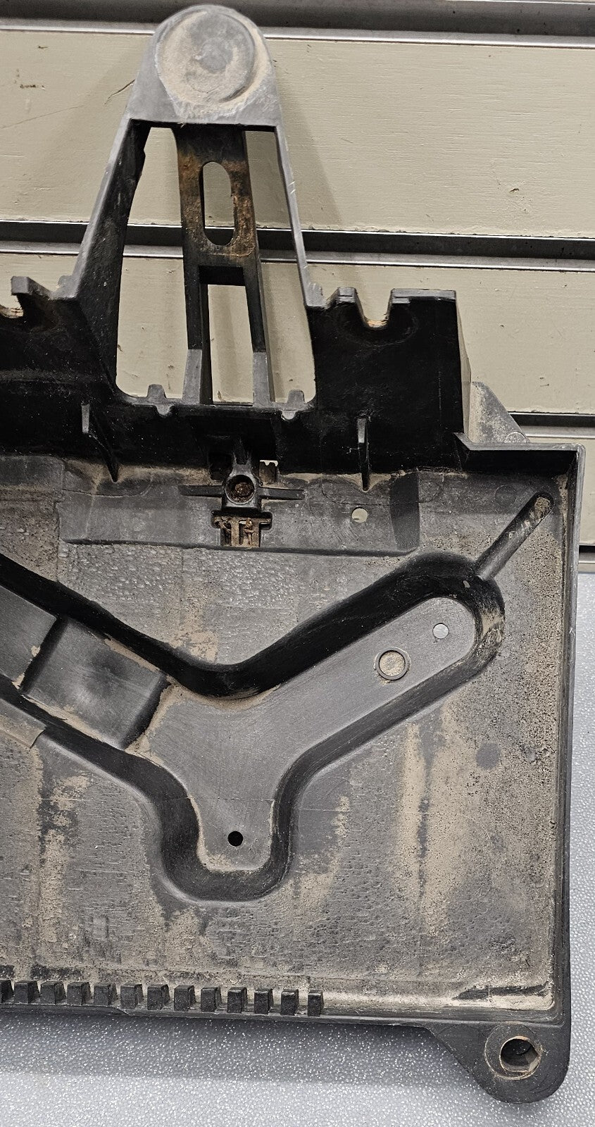 🔥03-11 LINCOLN TOWN CAR GRAND MARQUIS CROWN VICTORIA BATTERY BASE SUPPORT TRAY