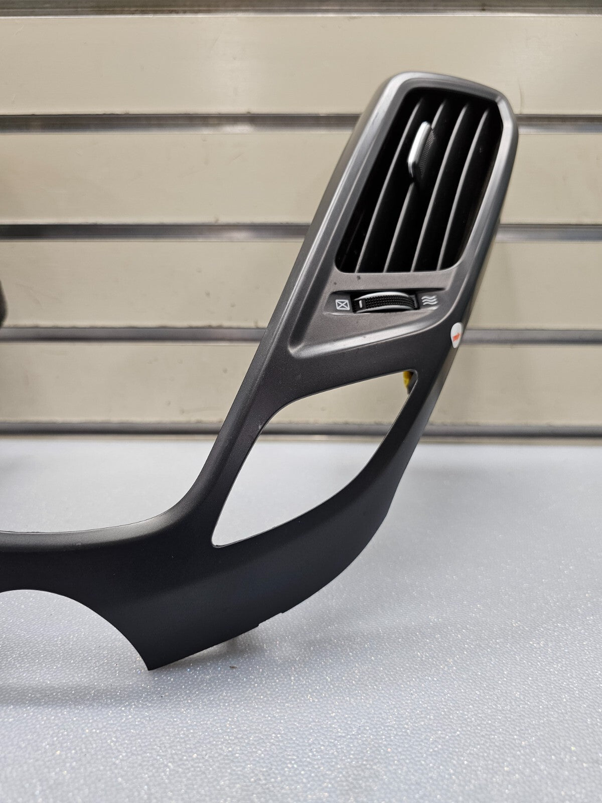 🔥12-17 Veloster Center Dash AM FM Radio Stereo Display Trim Bezel Panel Black