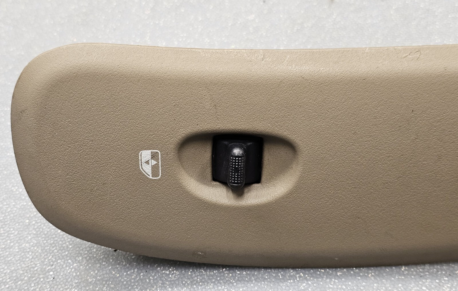 🔥01-07 Caravan Town Country Front Right Passenger Window Door Lock Switch Tan
