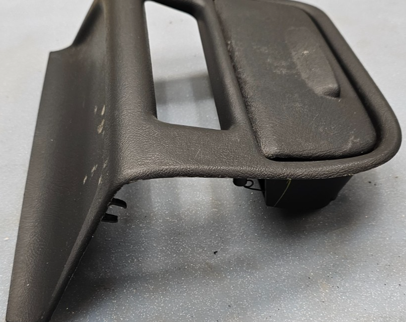 🔥99-02 SILVERADO TAHOE SIERRA CENTER CONSOLE FRONT LOWER BEZEL STORAGE BLACK