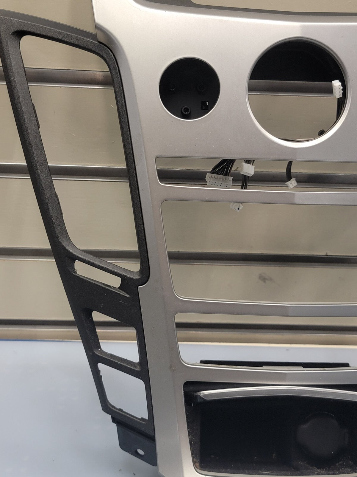 🔥2008-2013 Cadillac CTS Radio Control Panel trim bezel SILVER B44