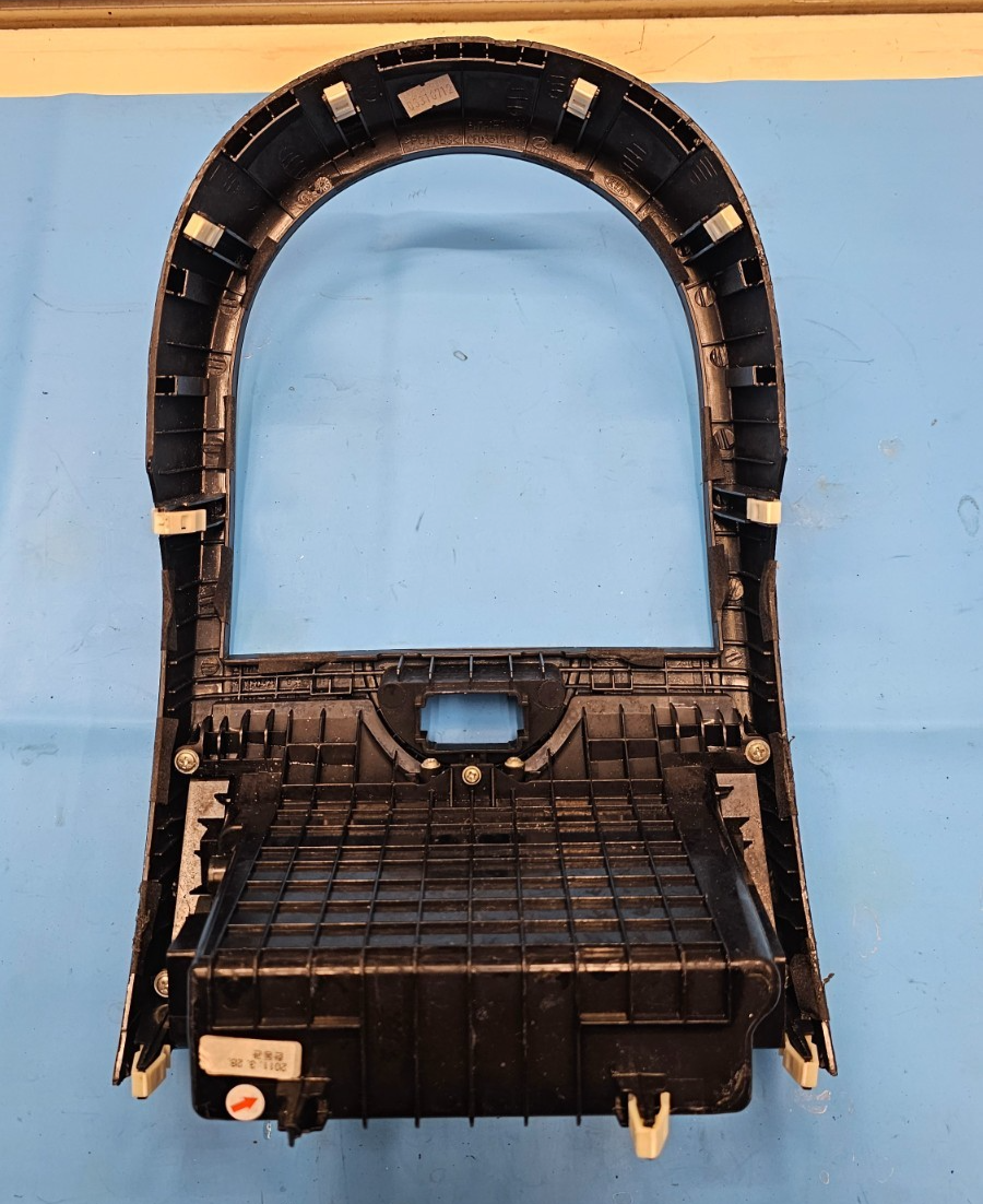 10-11 KIA SOUL PLUS CENTER DASH FM RADIO STEREO DISPLAY TRIM PANEL BEZEL GRAY