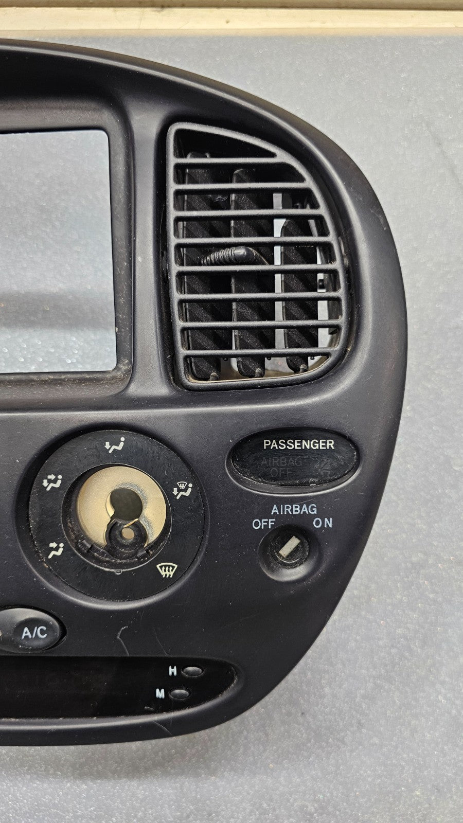 🔥00-06 Tundra Dash Center AM FM Radio Audio Stereo Display Climate Bezel Black