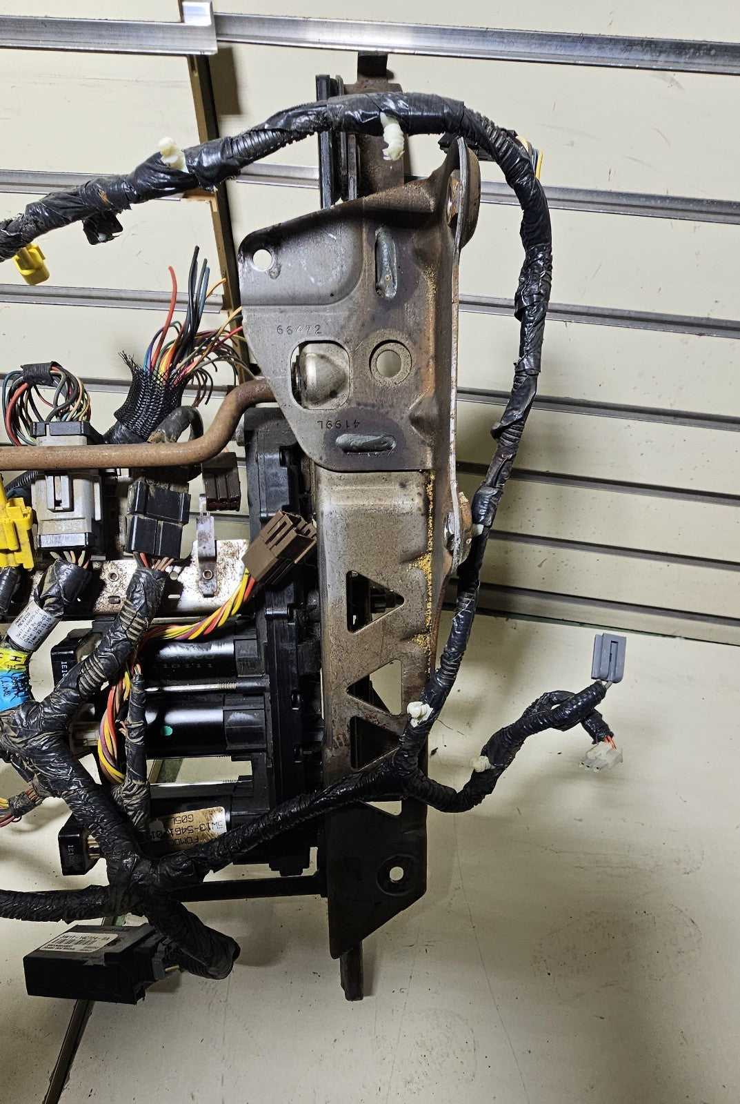 03-11 Town Car Power adjustable Seat Track Driver Wiring Harness Motor Assembly