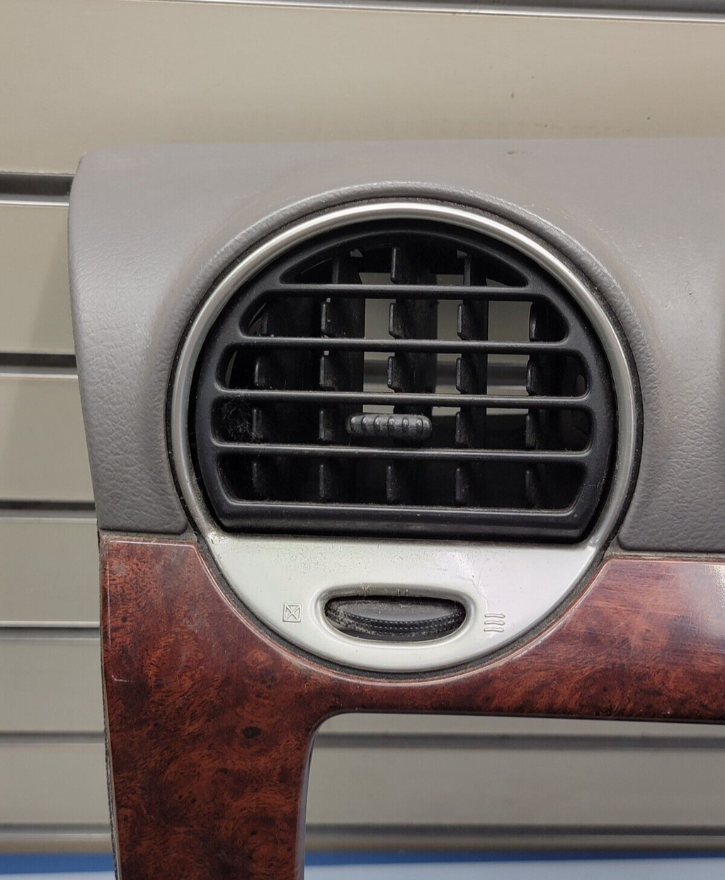 🔥03-08 GMC ENVOY XL FRONT RADIO DASH VENT BEZEL CLIMATE CONTROL WOODGRAIN B45