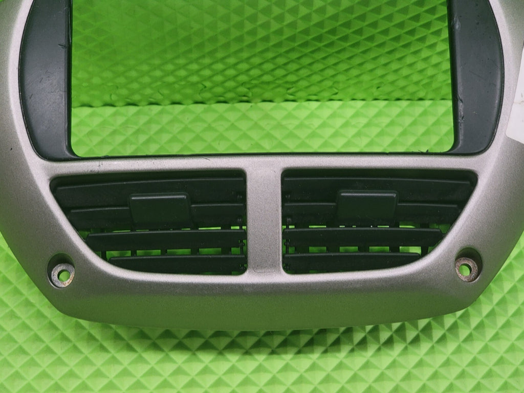 🔥2001-2003 Toyota Rav4 Center Dash Molding Trim Air Vents Radio Bezel gray B57