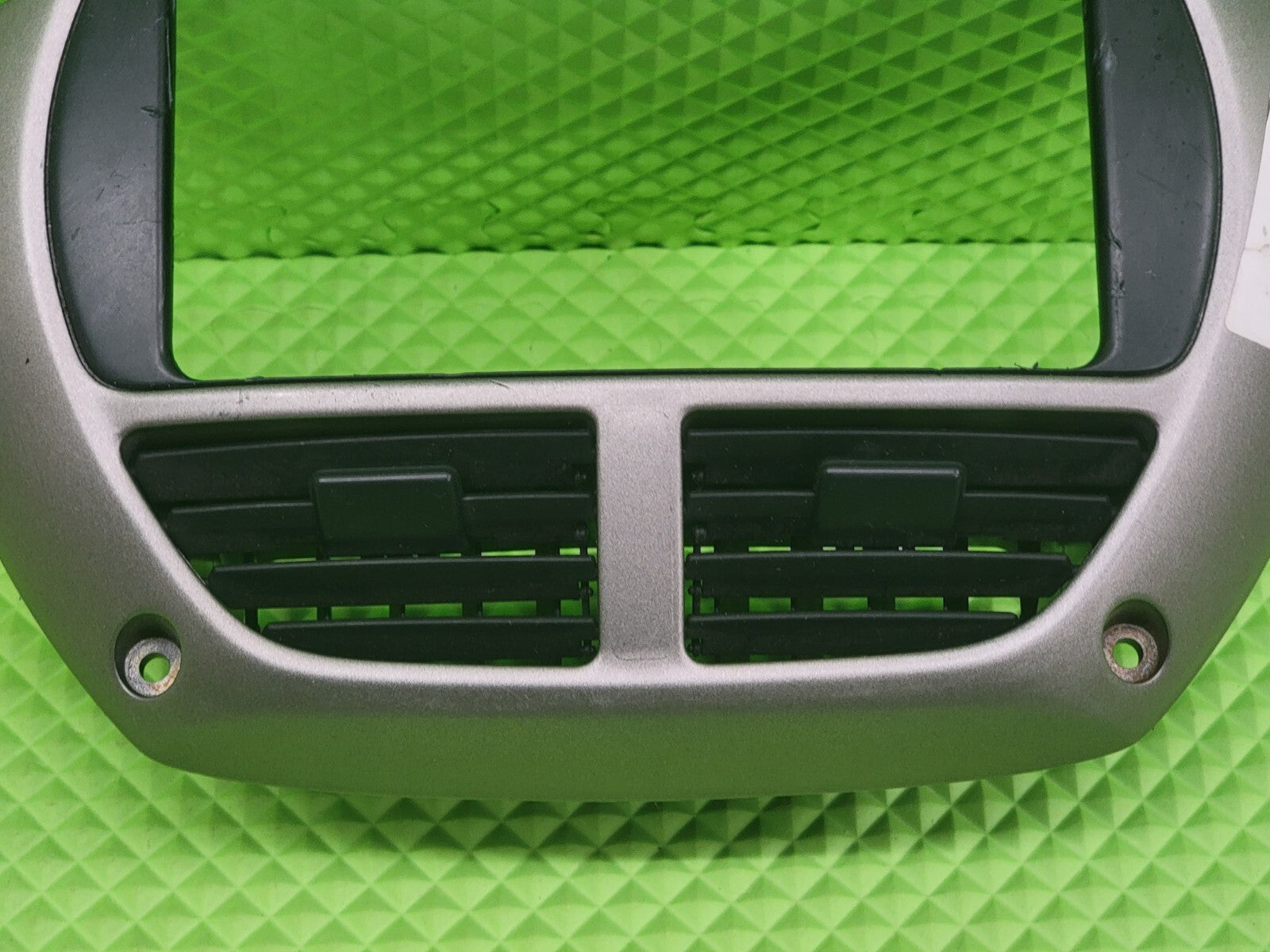 🔥2001-2003 Toyota Rav4 Center Dash Molding Trim Air Vents Radio Bezel gray B57