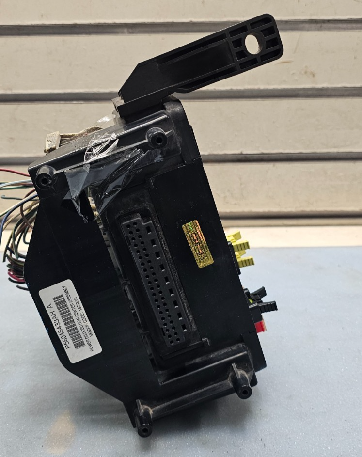 🔥02-05 DODGE RAM Integrated Power Engine TIPM Fuse Box Junction Distribution