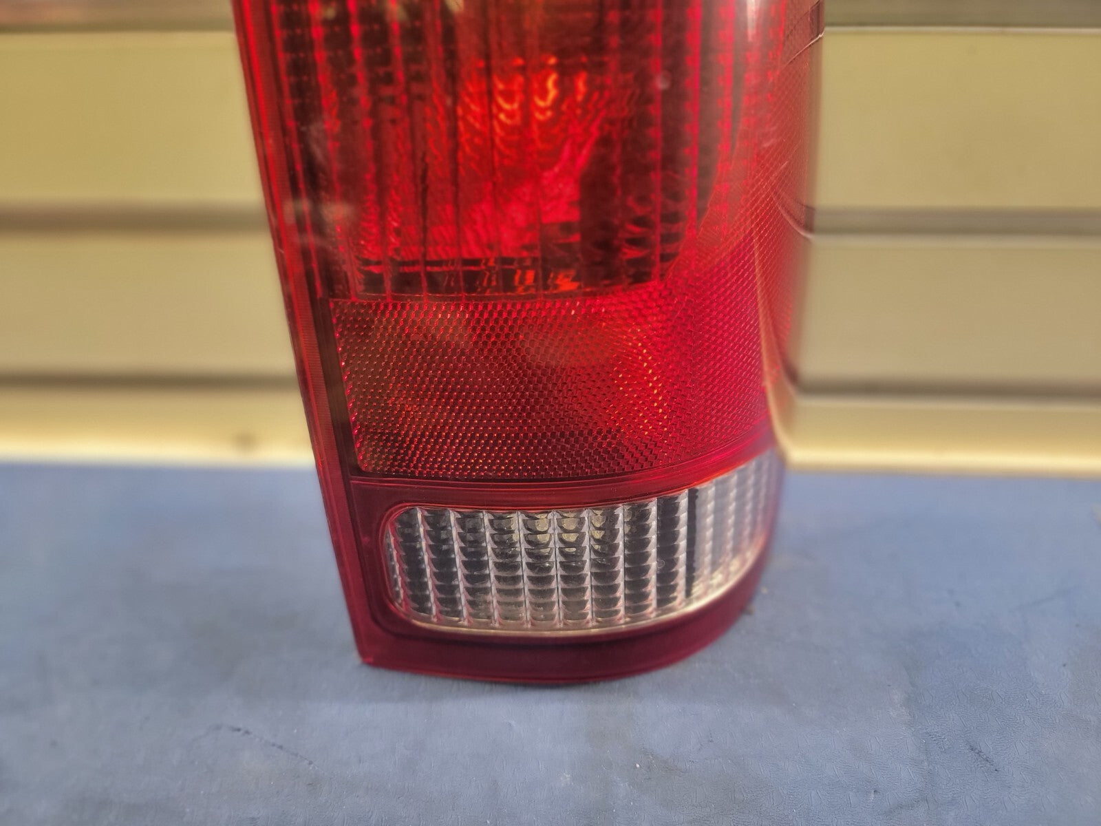 97-03 Ford F-150 99-07 F-250 Super Duty Tail Light Lamp Passenger Set Assembly
