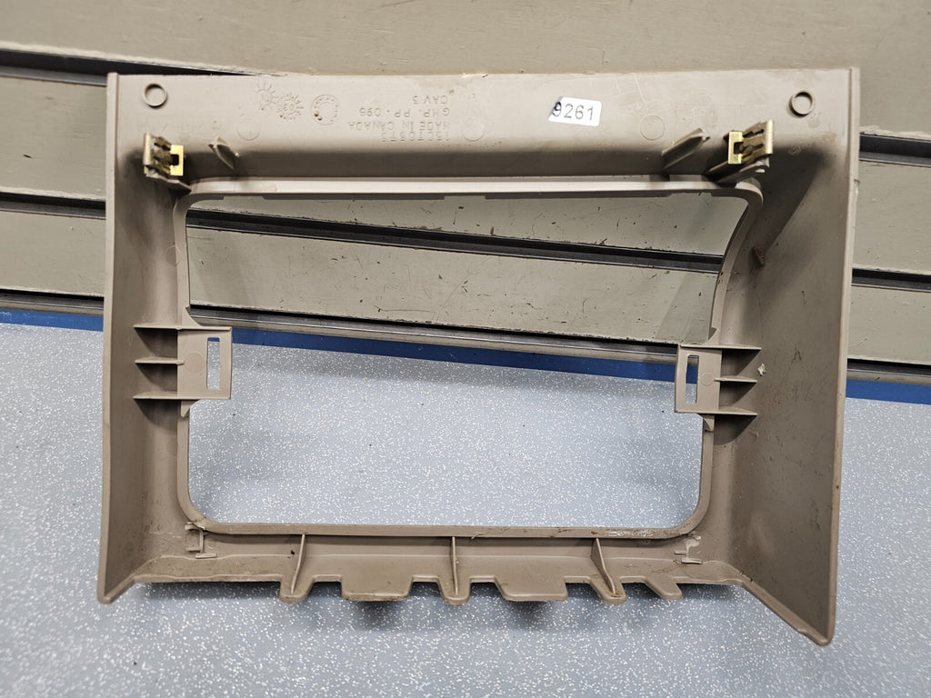 🔥03-06 CHEVY SILVERADO SIERRA DASH UPPER CENTER CONSOLE STORAGE CUBBY BEZEL TAN