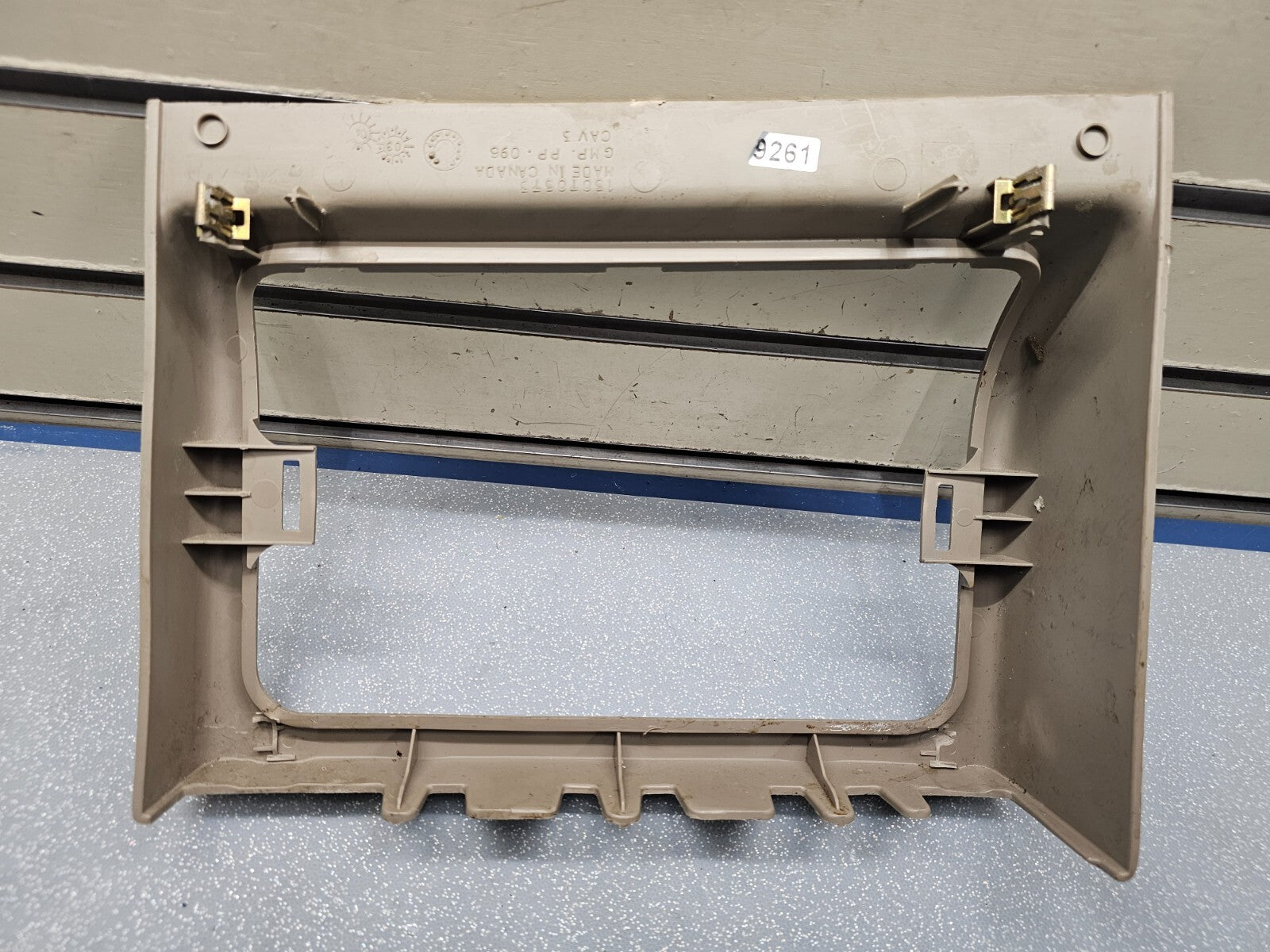 🔥03-06 CHEVY SILVERADO SIERRA DASH UPPER CENTER CONSOLE STORAGE CUBBY BEZEL TAN