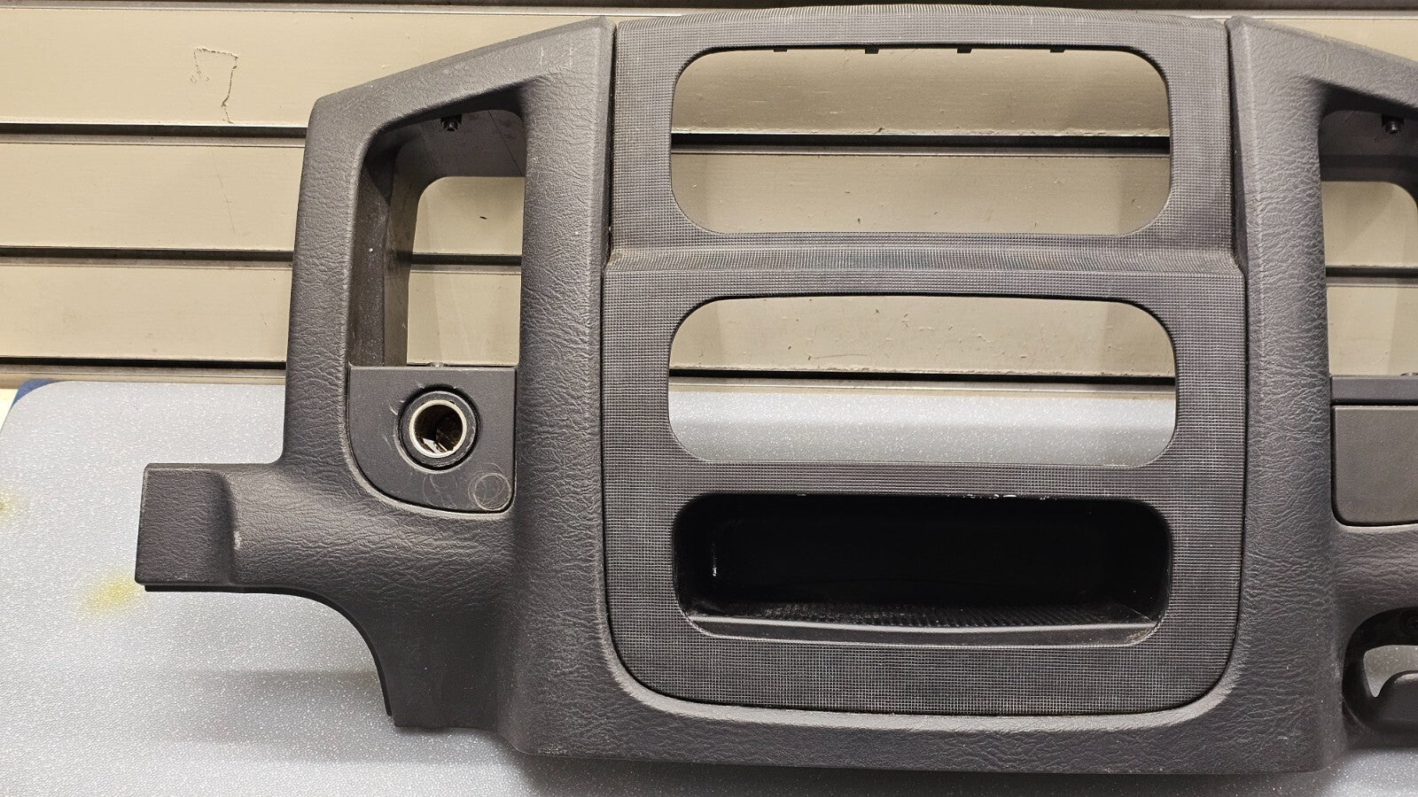 🔥02-05 Dodge RAM Dash RADIO Audio Stereo Bezel Climate Trim Panel Black B10