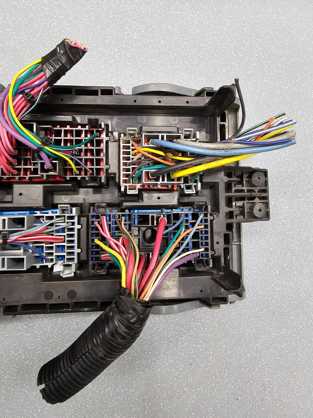 🔥10-13 Chevy Silverado GMC Sierra Fuse Box Relay Junction Power Module Unit OEM