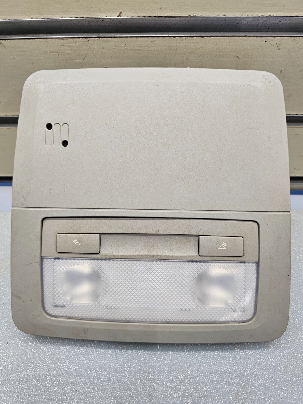 🔥11-12 Cruze Roof Front Overhead Console Dome Map Light Lamp Storage Light Gray