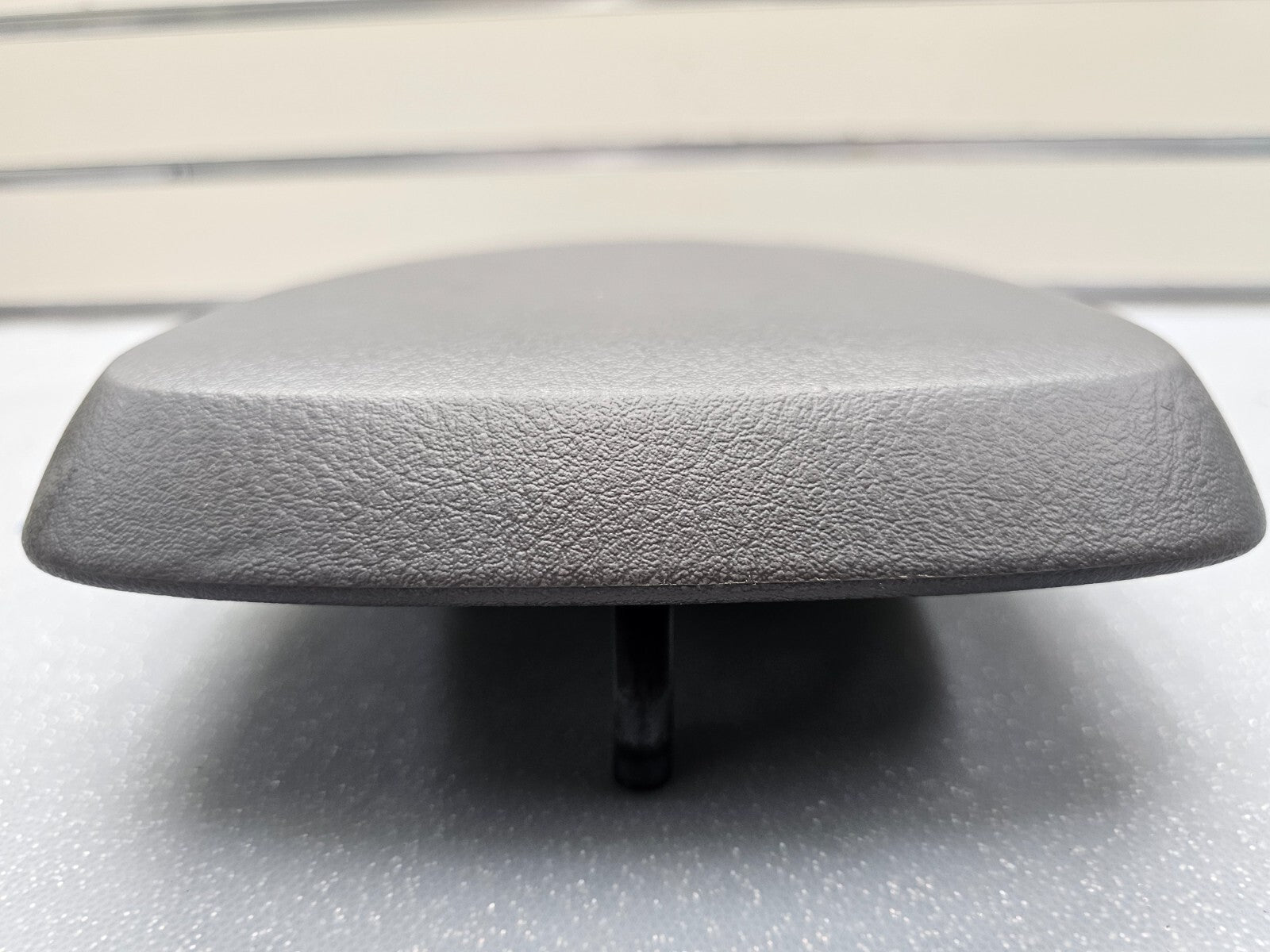 02-05 EXPLORER Mountaineer Center Console Lid Armrest Top Cover Assembly Black