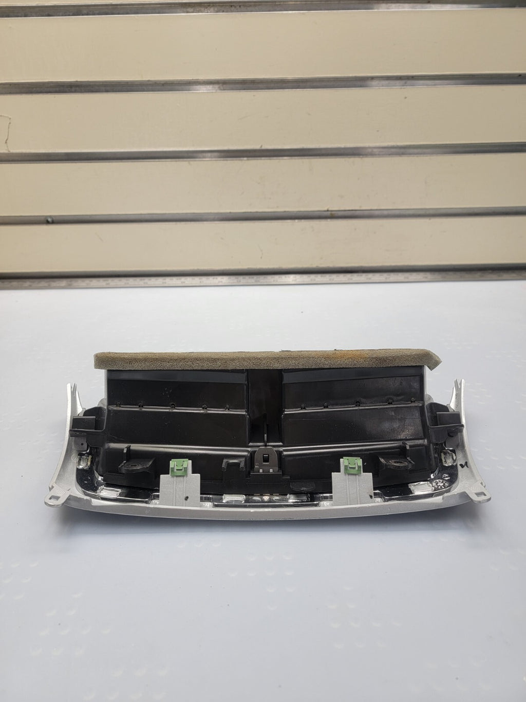 08-12 Chevy MALIBU Dash A/C Heater AIR VENT Front Center Bezel Trim Silver VT46