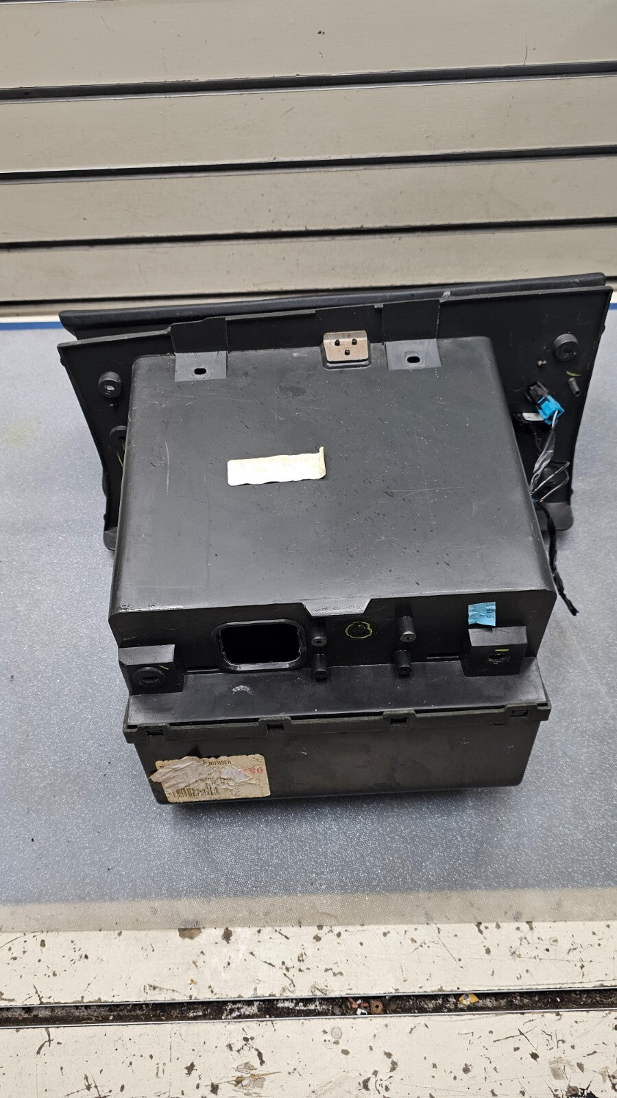 🔥00-05 DEVILLE DASH GLOVE BOX STORAGE COMPARTMENT ASSEMBLY BLACK
