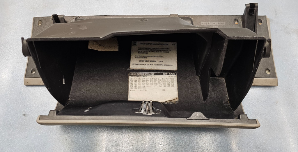 95-99 CHEVY GMC TRUCK SILVERADOC/K Glove Box Storage Compartment Assembly TAN