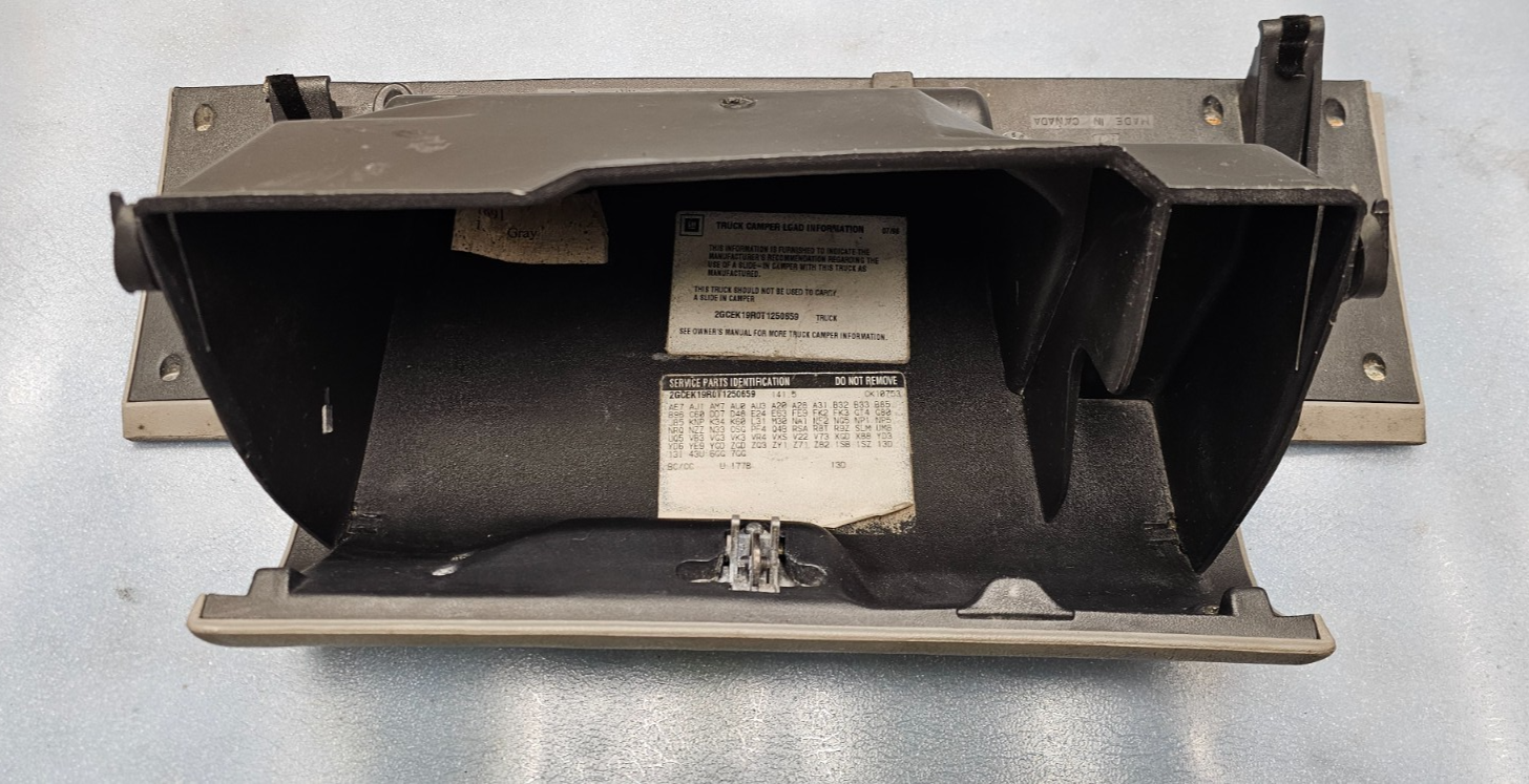 95-99 CHEVY GMC TRUCK SILVERADOC/K Glove Box Storage Compartment Assembly TAN