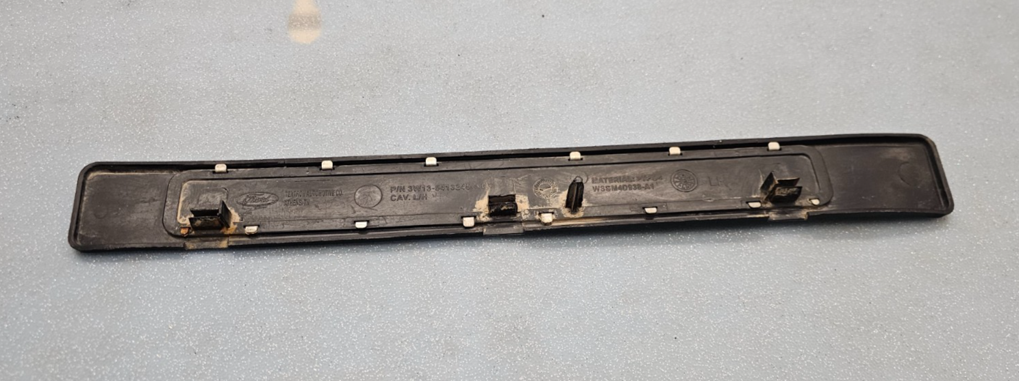 🔥2003-2011 Lincoln Town Car OEM Genuine Interior Trim Door Sill Plate