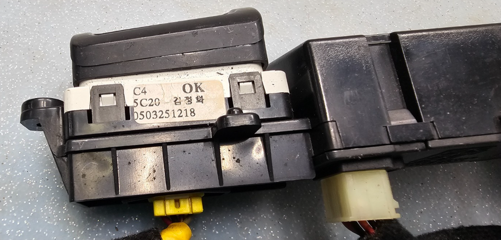 🔥06-10 Kia Sportage Hazard Switch Control Dash Digital Clock Display Time Black