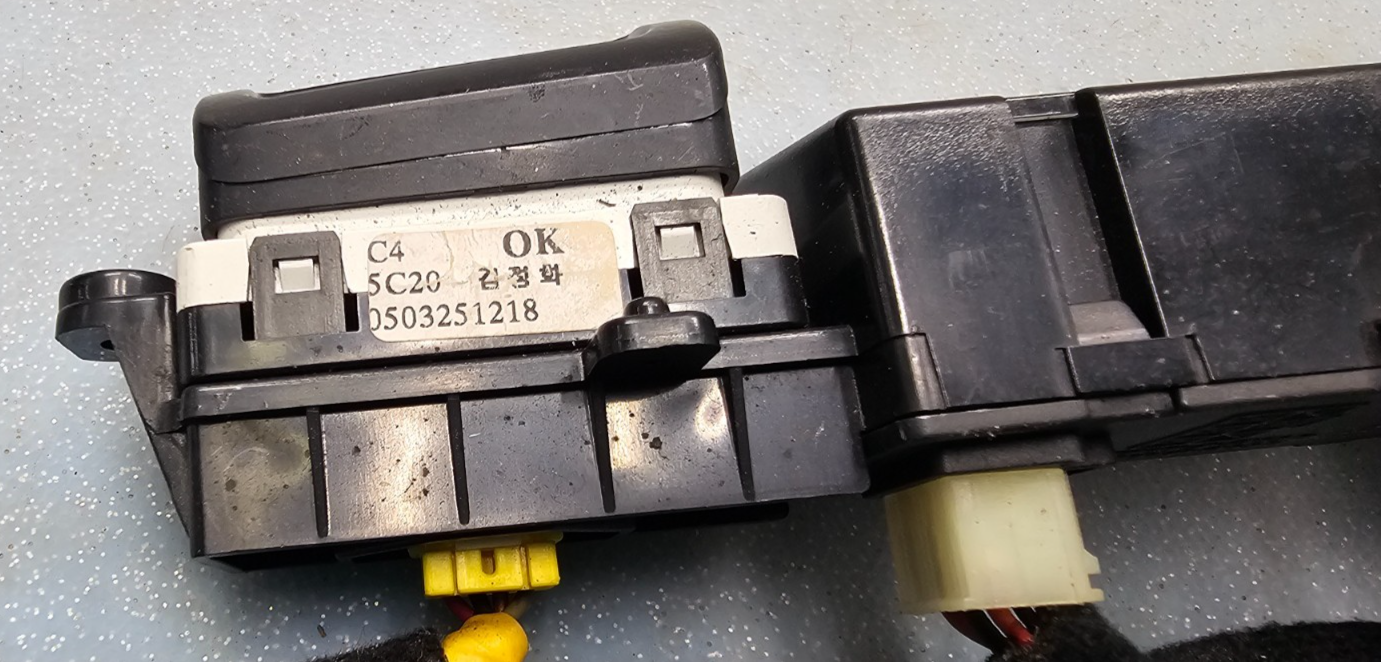 🔥06-10 Kia Sportage Hazard Switch Control Dash Digital Clock Display Time Black