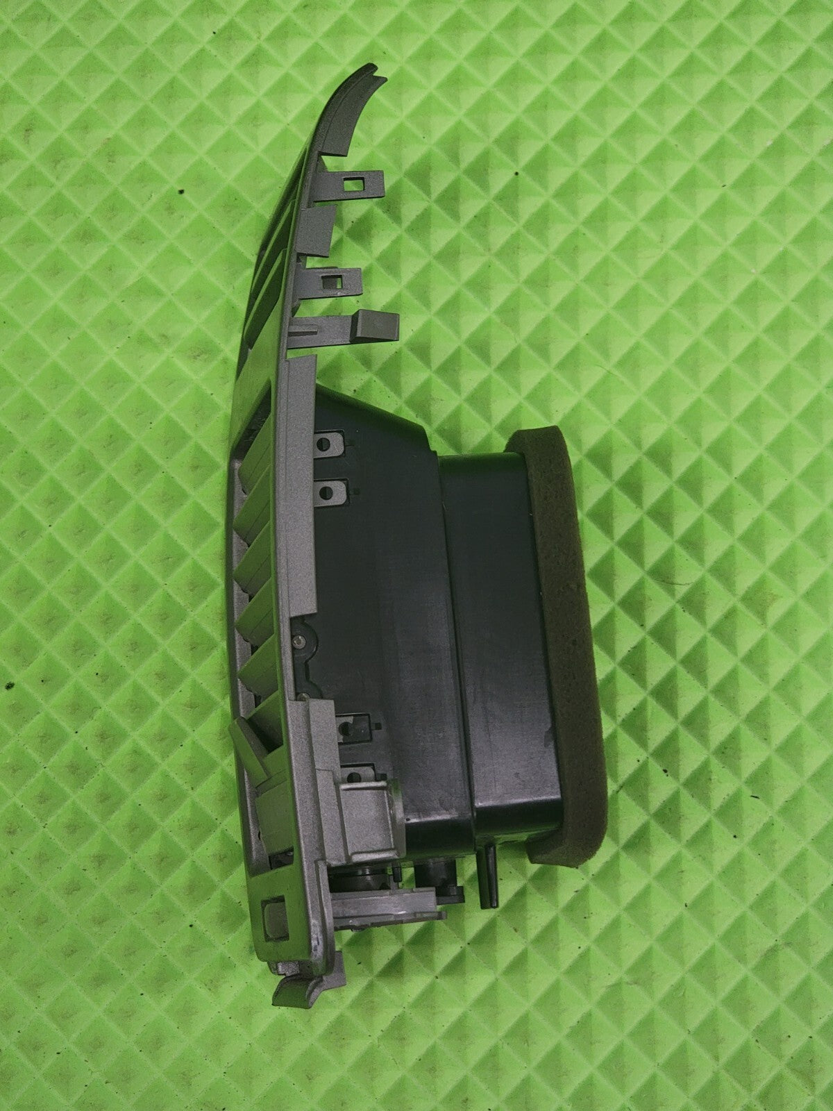 🔥04-07 NISSAN TITAN ARMADA QX56 OEM CHARCOAL RIGHT VENT BEZEL TRIM GRAY