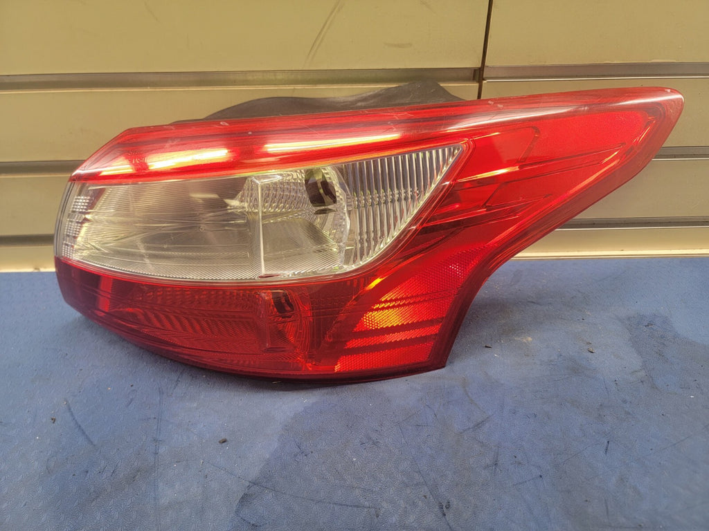 🔥2012-2014 Ford Focus Sedan Tail Light Lamp Right Passenger Side Assembly