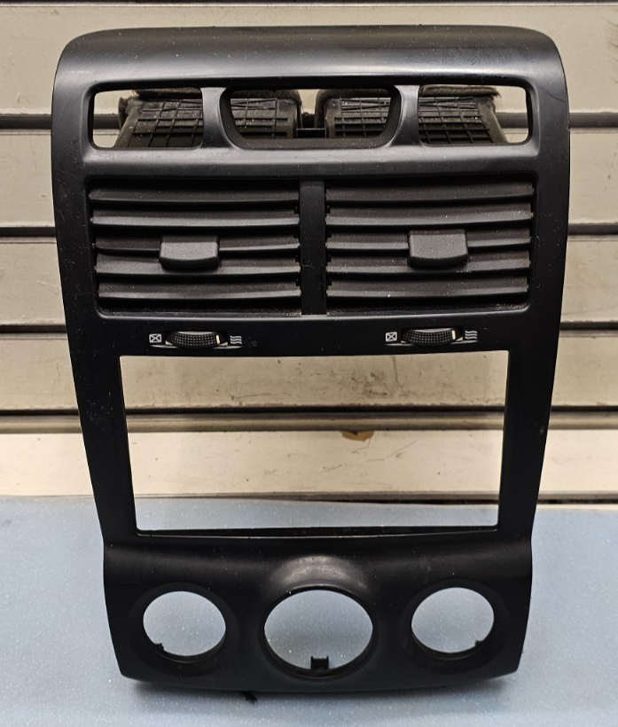 🔥05-09 SPORTAGE CENTER DASH RADIO STEREO BEZEL TRIM PANEL CLIMATE CONTROL BLACK
