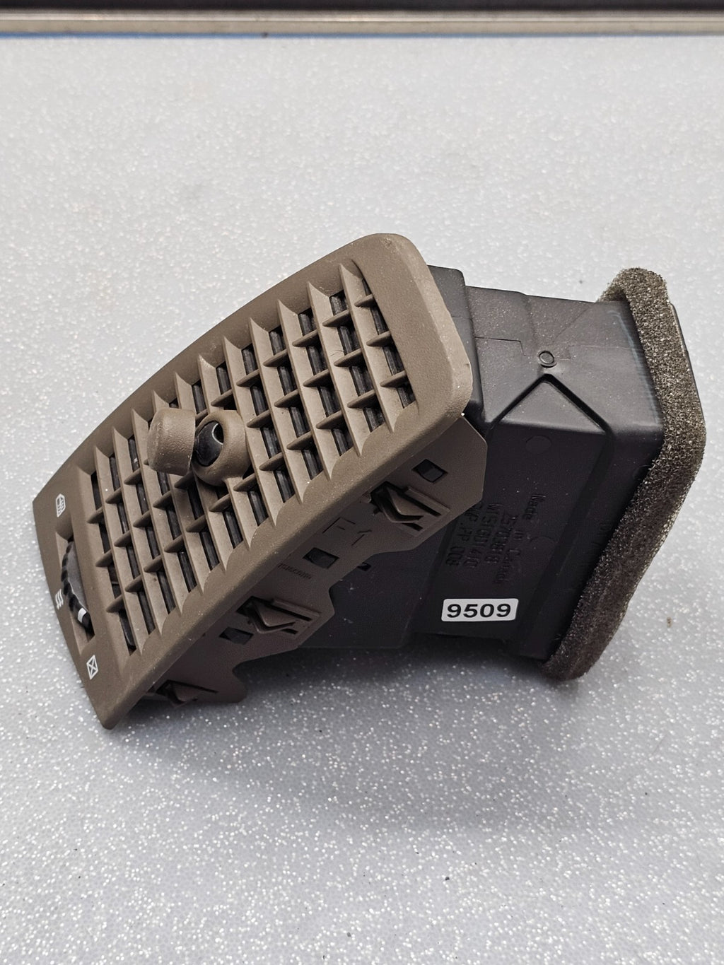 03-07 Cadillac CTS SRX Dash Left Driver Master Air Vent Heater Conditioning Tan