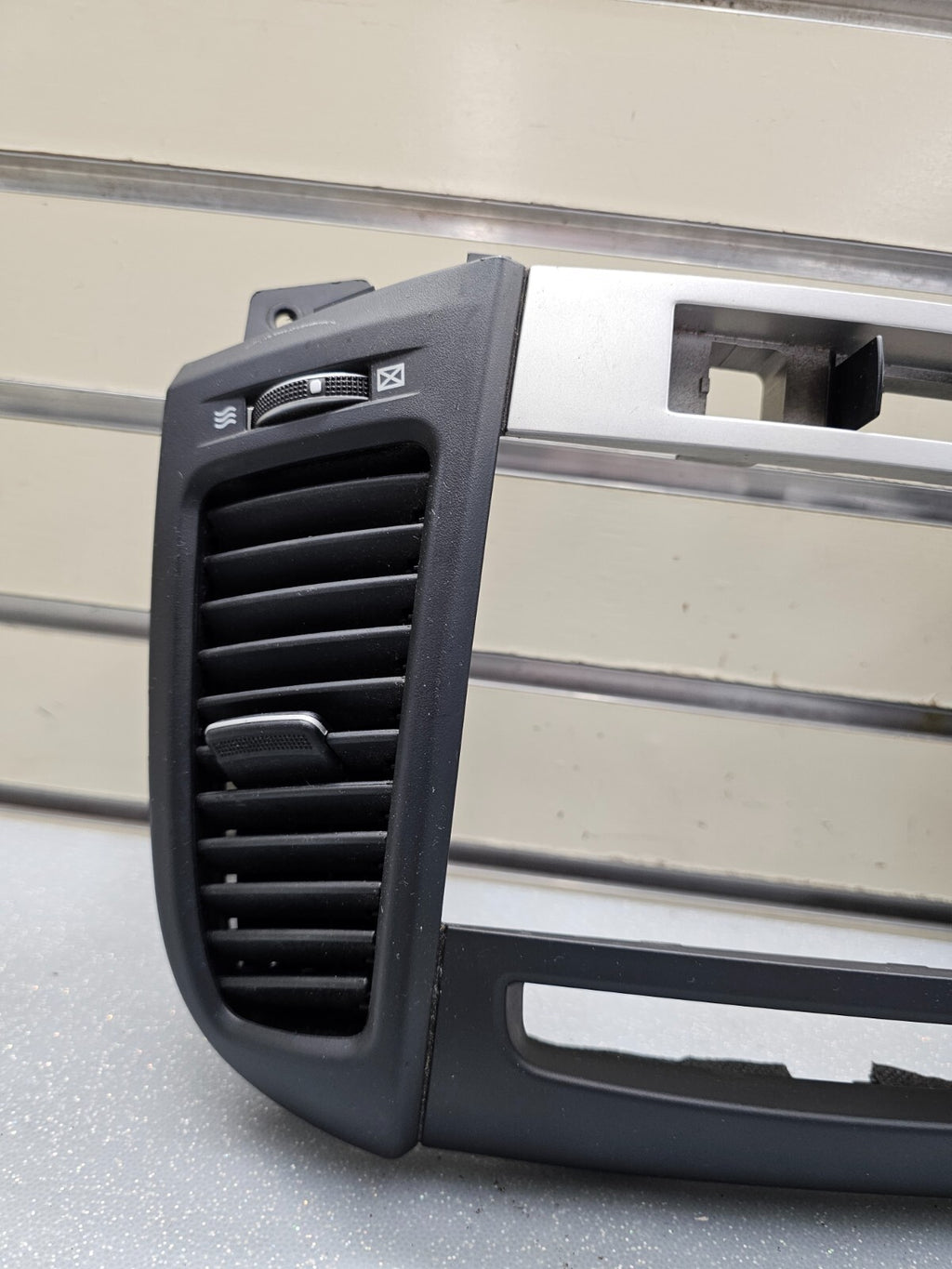 10-12 Hyundai Santa Fe Dash Radio Surround Bezel Climate Trim Panel DK Gray B53