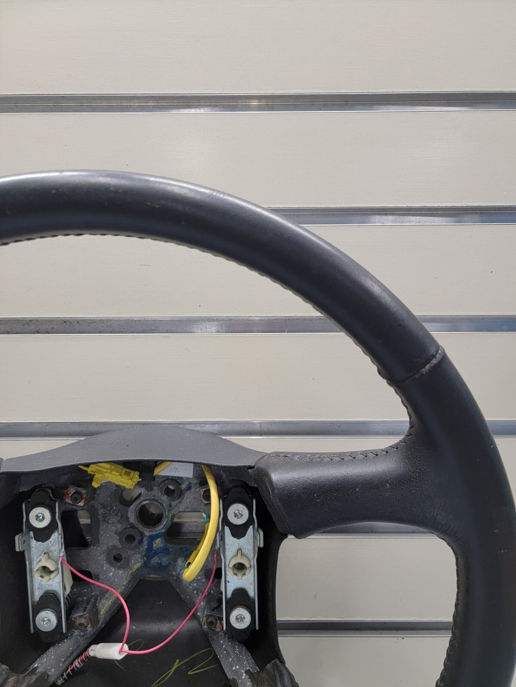 99-02 Chevy Silverado Tahoe Suburban Blazer SONOMA Steering Wheel Leather black