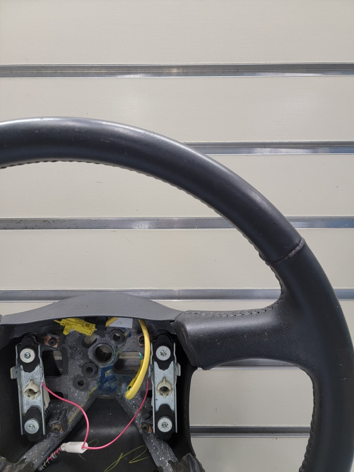 99-02 Chevy Silverado Tahoe Suburban Blazer SONOMA Steering Wheel Leather black