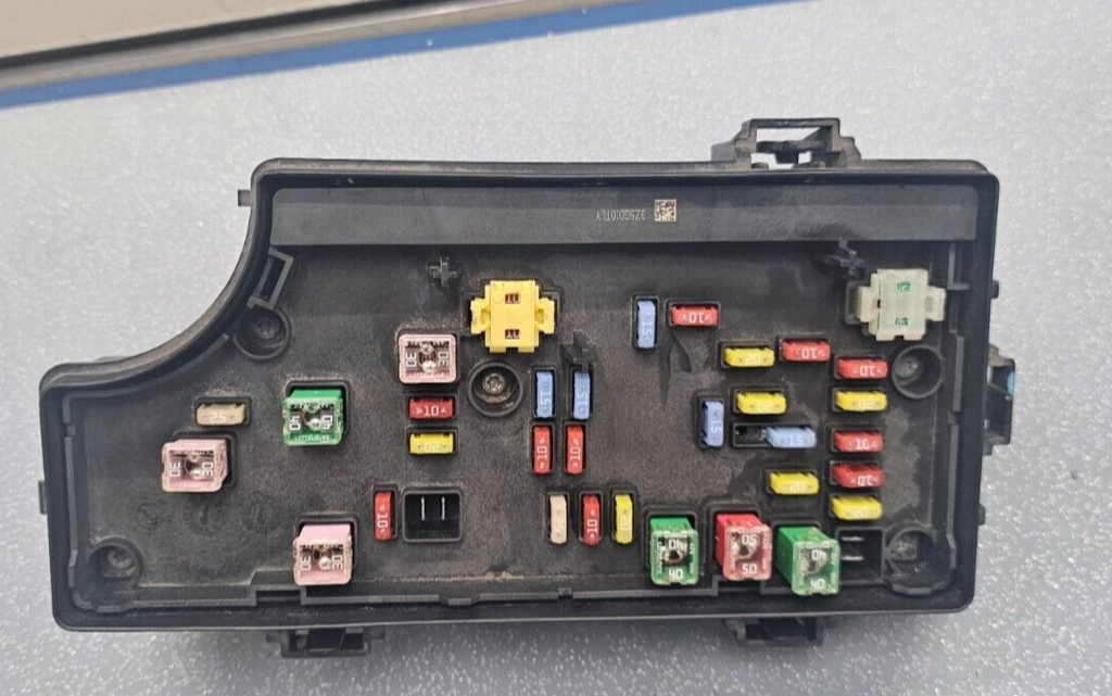 06-10 CHRYSLER PT CRUISER TIPM FUSE BOX RELAY CONTROL POWER MODULE HARD TOP BCM