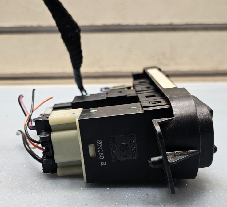 🔥2001-2005 CHRYSLER PT CRUISER REAR DEFROST DEFOG OUTLET SWITCH CONTROL OEM