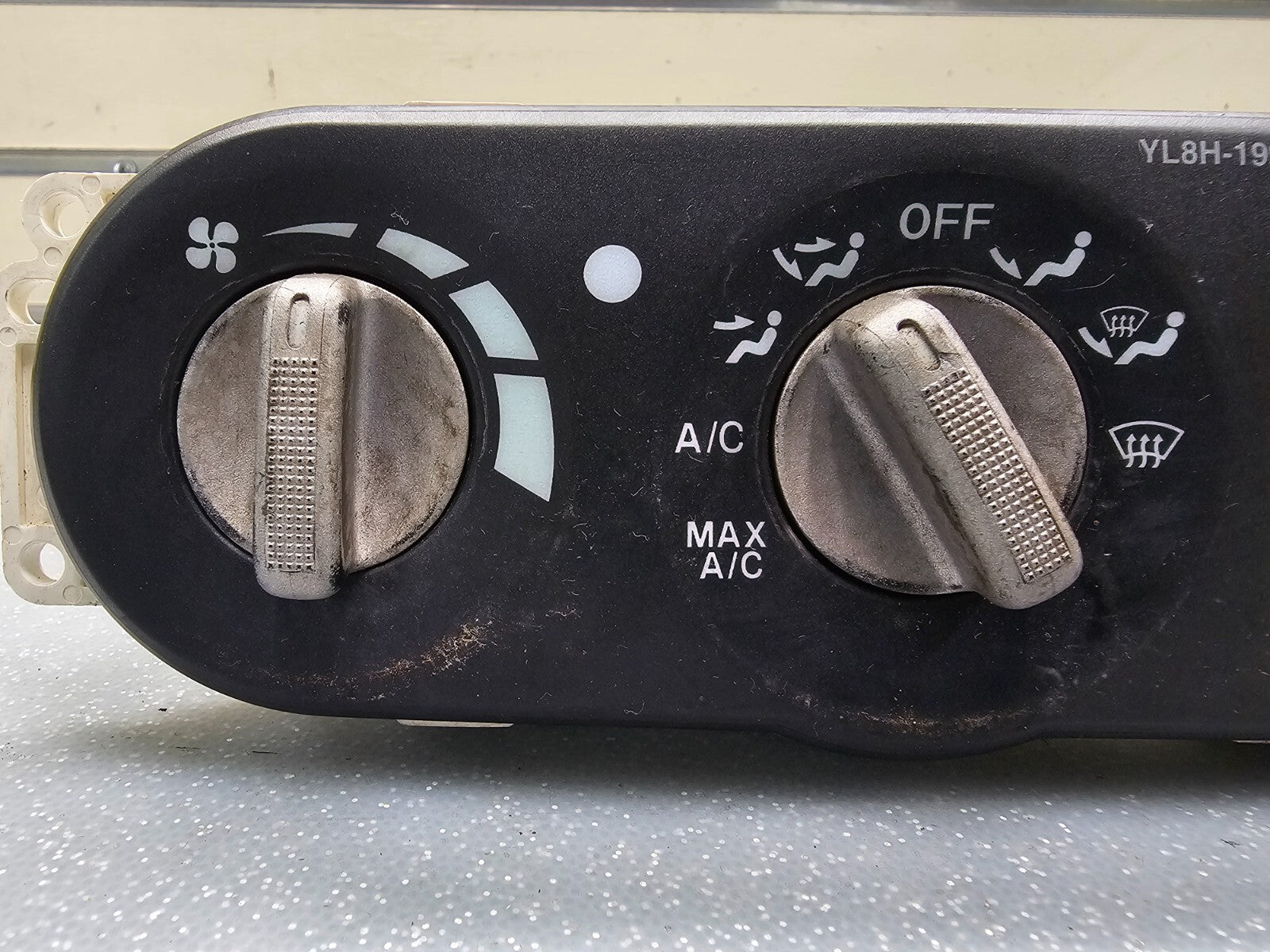 01-04 Tribute Dash AC Heater Climate Control Panel Temperature Conditioner Unit
