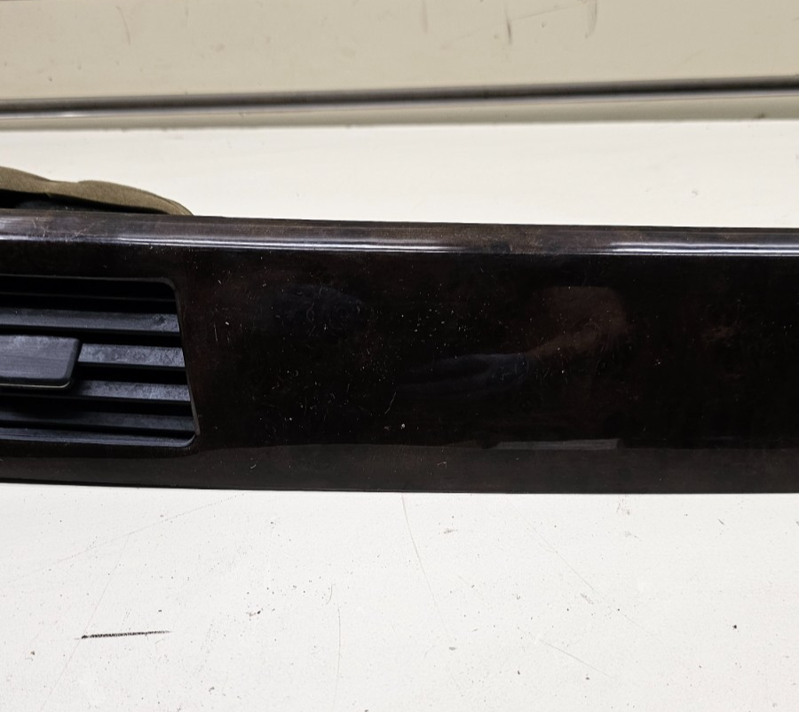 04-10 BMW 525i 528i Dash Center AC Air Vent Heater Grille Trim Panel Bezel Wood