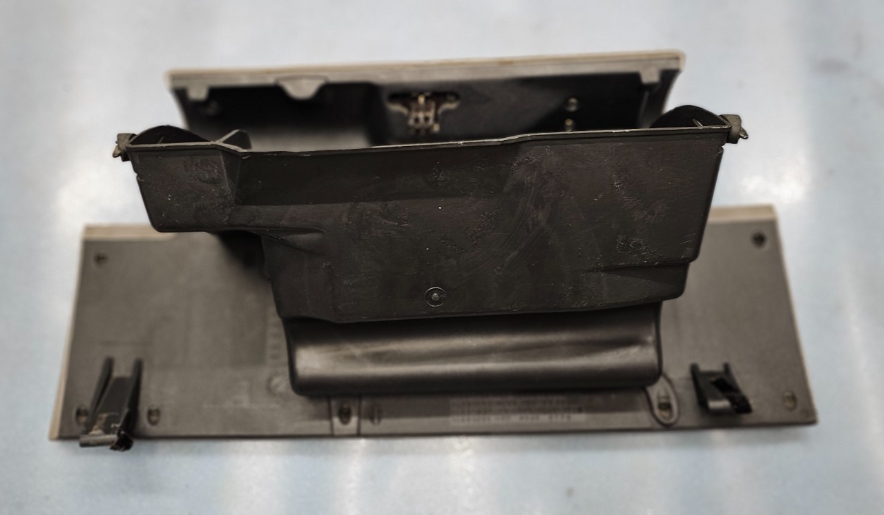 95-99 CHEVY GMC TRUCK SILVERADOC/K Glove Box Storage Compartment Assembly TAN G2