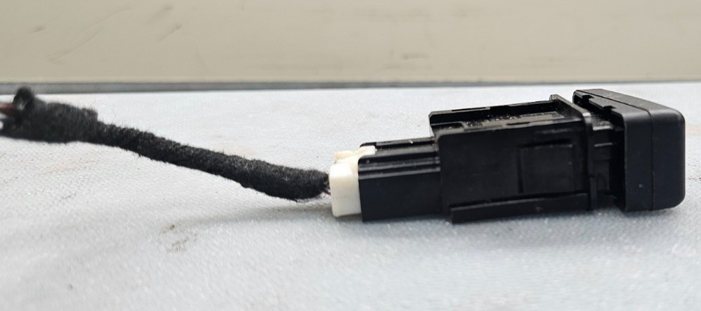 🔥04-09 Mazda3 Mazda 3 Hazard Warning Switch Emergency Flasher Light Assembly