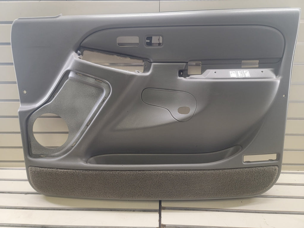 🔥2003-2006 Chevy Silverado SIERRA Door Panel Front right passenger gray D5