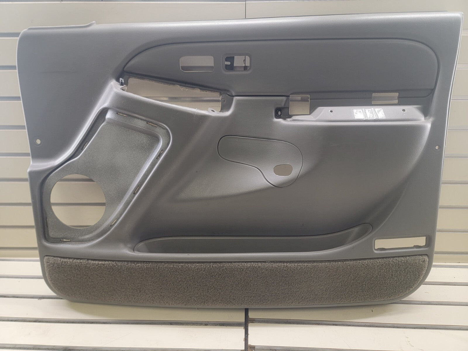 🔥2003-2006 Chevy Silverado SIERRA Door Panel Front right passenger gray D5