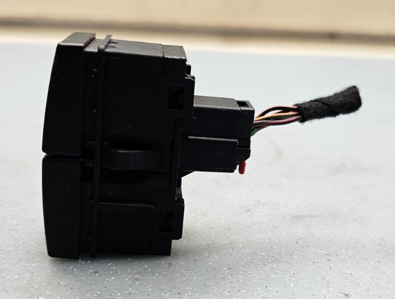 🔥05-07 FORD Focus Emergency Hazard Light Flasher Button Control Switch BLACK