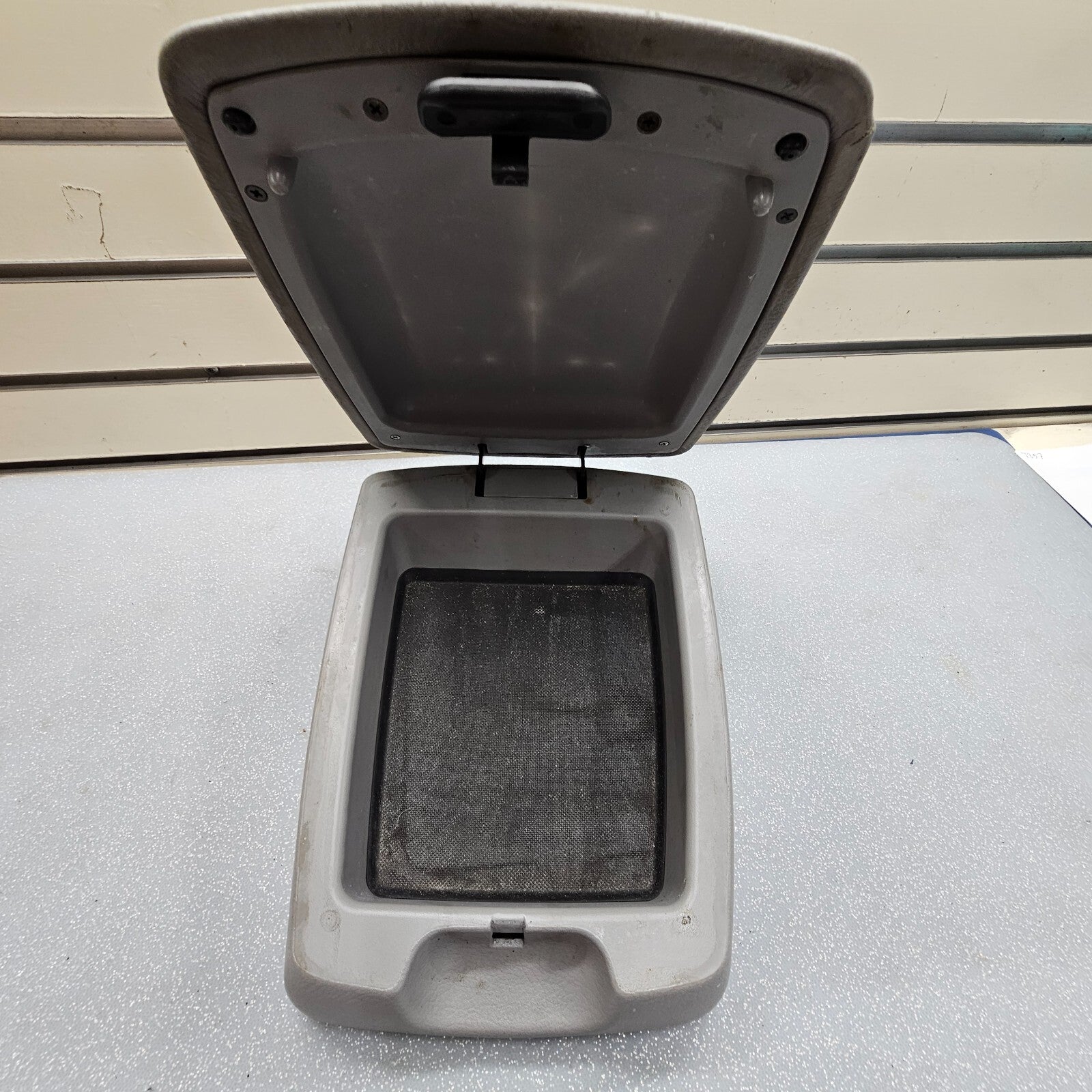 🔥04-09 Sorento Center Console Leather Armrest Lid Top Pad Storage Assembly Gray