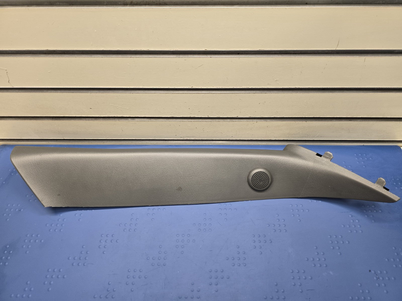 99-06 SILVERADO SIERRA Roof Molding A PILLAR Trim RIGHT Pass Speak DARK GRAY P3