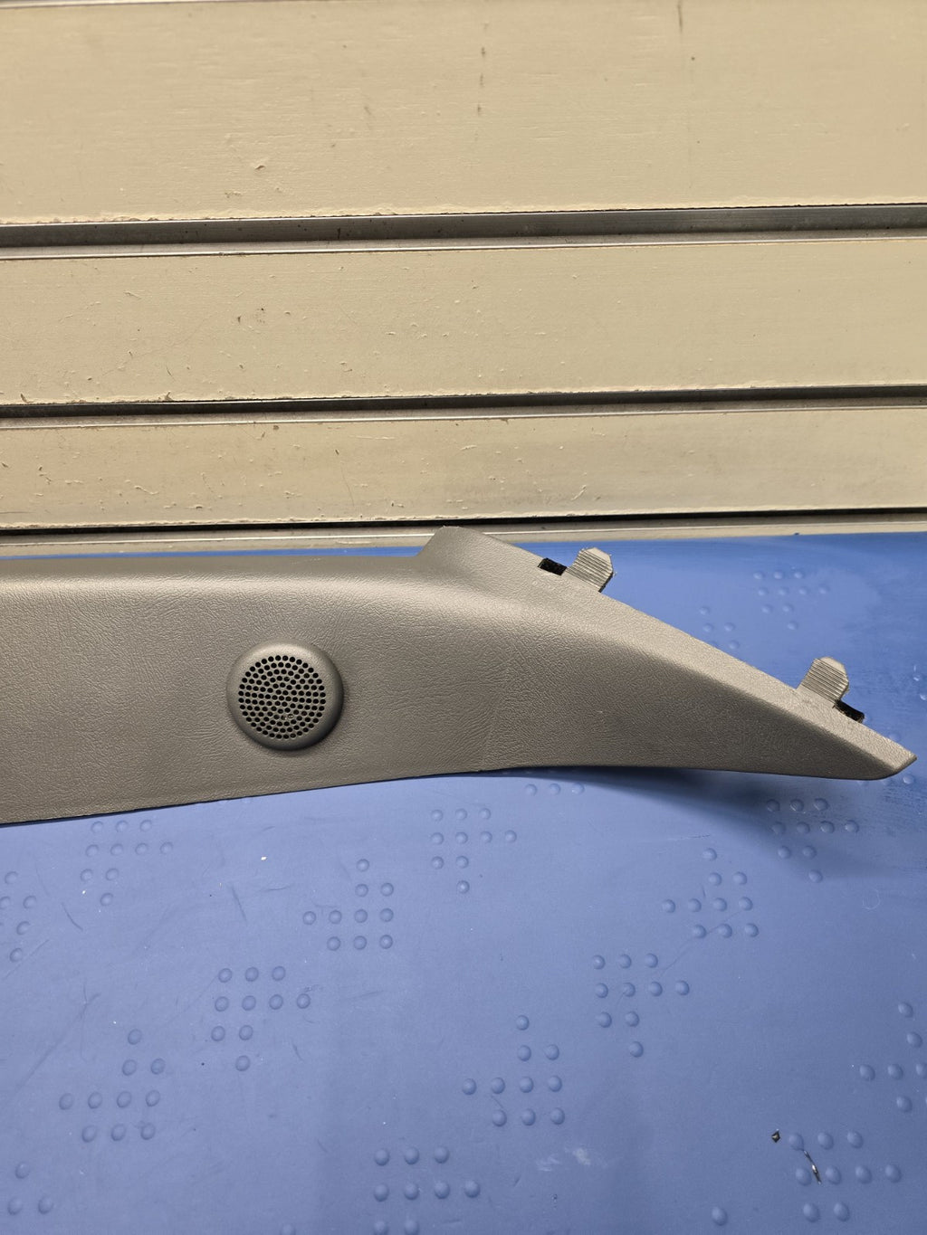 99-06 SILVERADO SIERRA Roof Molding A PILLAR Trim RIGHT Pass Speak DARK GRAY P3